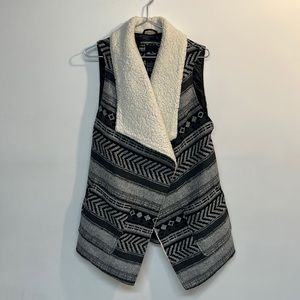 Me Jane brand women’s sweater vest size XL gray black and white